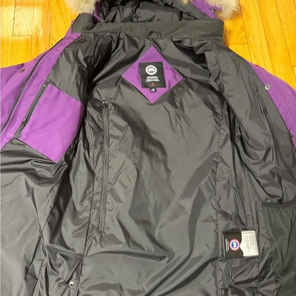 Canada Goose Juniper Parka size L/G 14-16